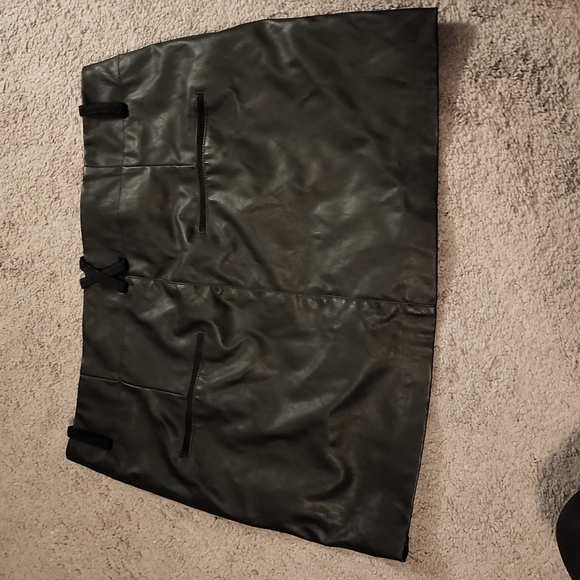 Zara leather skirt - Picture 2 of 3